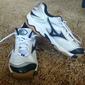 Mizuna volleyball shoes